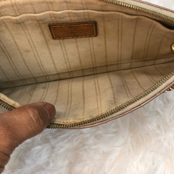 Louis Vuitton Neverfull Pouch - Picture 11 of 15